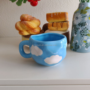 Caneca cerâmica criativa 300ml com copo irregular boca & nuvem branca padrão para leite e café - Product Image 3