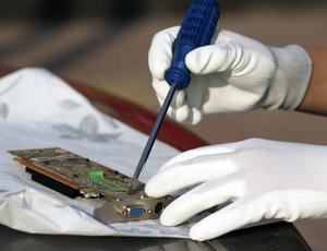 Guantes de trabajo con revestimiento de PU blanco NMSHIELD Guantes protectores de seguridad de nailon para construcción Precio económico para electricistas - Product Image 3