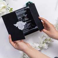 Invitations de mariage en acrylique de conception personnalisée de luxe d'autocollant de nom initial de miroir d'or de 3D avec l'enveloppe reliée