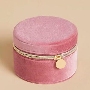 Boîte à bijoux personnalisée Boîte de rangement de voyage pour bijoux en velours doux avec fermeture à glissière et pochette à cordon - Product Image 2