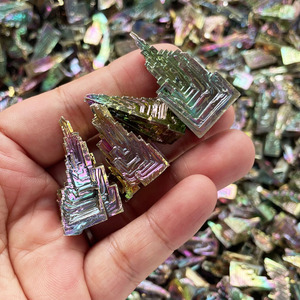 Cristales de bismuto minerales en forma de pirámide natural arcoíris en bruto al por mayor - Product Image 3