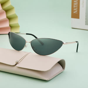 Gafas de Sol Estilo Europeo Americano Y2K para Mujer, Protección UV400, Marco Ovalado de Plástico y Metal, Lentes de PC, Color Negro - Product Image 1