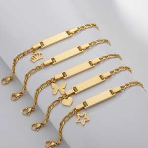 Bracelet pour enfants gravé avec un nom personnalisé, plaqué or 18 carats, chaîne figaro en acier inoxydable avec breloque, bijoux personnalisés pour l'anniversaire d'un bébé - Product Image 1