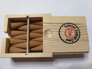Factory Direct Supply Woodbox Sandalwood <strong>Cone</strong> Natural Oud Scented Aromatic Oud <strong>Cone</strong> <strong>Incense</strong> Fragrant <strong>Backflow</strong> <strong>Incense</strong> <strong>Cones</strong> - Product Image 3