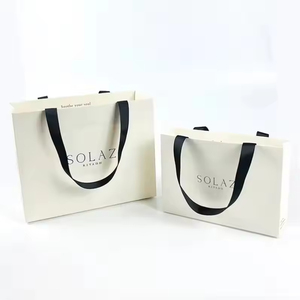 Sacs en papier personnalisés imprimés, sacs cadeaux en papier kraft blanc de luxe avec poignée en ruban pour sac de shopping avec votre propre logo - Product Image 2