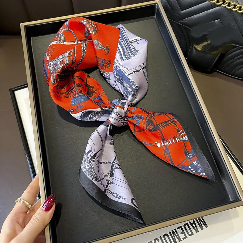 Fabrik neueste Mode Rot-Weiß-Druck Seide Kopftuch Schal Frauen Trend Kette drucken 70cm quadratischen Schal Bandanas