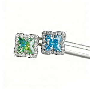Boucles d'oreilles clous en titane ASTM F136 motif trèfle cristal, 16g, dos plat, bijoux de piercing raffinés et tendance, par Lotus Manufacturer - Product Image 5