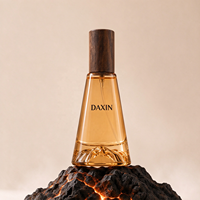 Vente en gros de flacons de parfum en verre personnalisés avec logo, 30 ml, forme conique pyramidale, fond volcanique, flacon de parfum rechargeable avec bouchon en bois