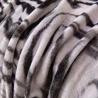 Plaid en fausse fourrure, couverture portable douillette et moelleuse en peluche imitation fourrure de lapin, couverture bulle épaisse pour chambre à coucher