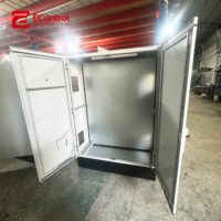 Boîtier de distribution électrique sur pied en acier inoxydable et acier laminé à froid, revêtu par poudrage, IP55, avec double porte