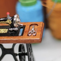 Machine à coudre miniature pour maison de poupée, échelle 1:12, meubles miniatures, mini accessoires, micro-scène, style ancien en bois, mini jouet