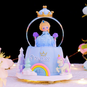 La Princesa Creativa ha llegado. Bola de cristal musical giratoria manual con copos de nieve, caja de música, recuerdo para estudiantes - Product Image 1