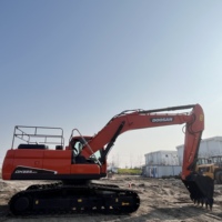 Excavatrice Doosan DX225LCA en excellent état, cabine ergonomique et confortable, idéale pour de longues heures de travail