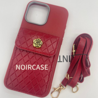 Étui de téléphone femme de haute qualité en gros pour iphone - TPU + PC + PU, conception de porte-cartes, bandoulière, étui de téléphone extérieur