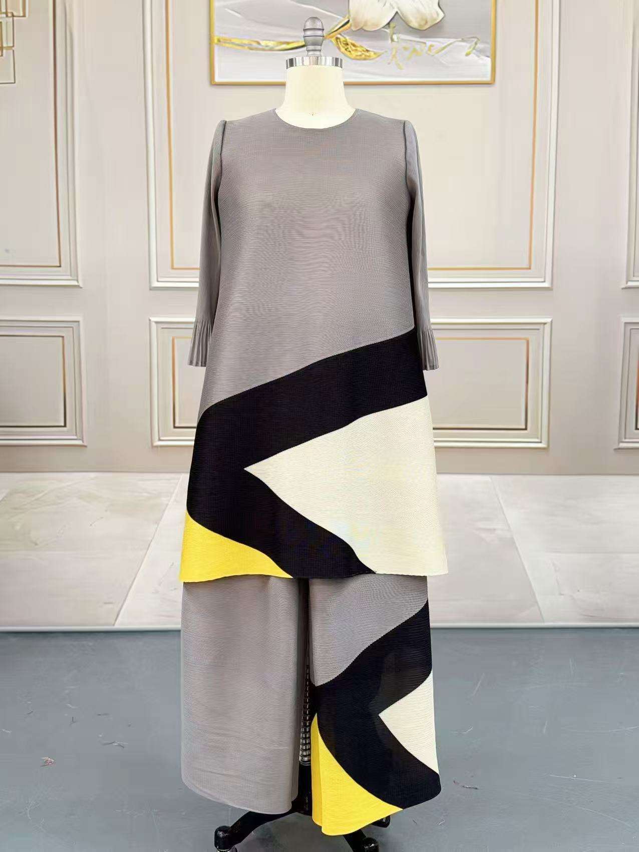 สีเทาเข้ม