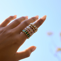 Bague d'éternité minimaliste J&D en forme de cœur carré avec pierre en forme de larme en CZ, acier inoxydable plaqué or 18 carats, pierre rose et verte, cadeau pour femme