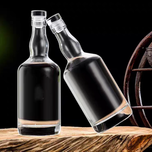 Botella Transparente Redonda y Delgada de 750 ml, Botella de Vidrio de 25 Onzas para Bebidas Frías, Café, Jugos, Licores y Té - Product Image 1