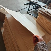 Planche en bois de pin naturel moderne, bois massif, finition lisse, taille personnalisable pour la fabrication artisanale DIY