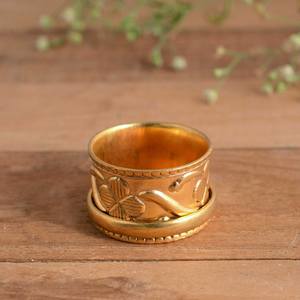 Anillo Giratorio de Latón Chapado en Oro de 14K con Textura de Flor Hecho a Mano, Joyería Antiestrés - Product Image 2