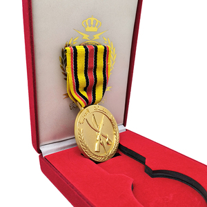 Maßgefertigte Metallmedaille in Pistolenform Ehrenauszeichnung 24k Goldmedaille mit Band - Product Image 3