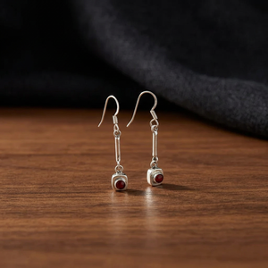 Pendientes Clásicos Geométricos con Granate Rojo en Engaste de Bisel, Plata 925, Joyería de Lujo para Mujer, Regalo - Product Image 4