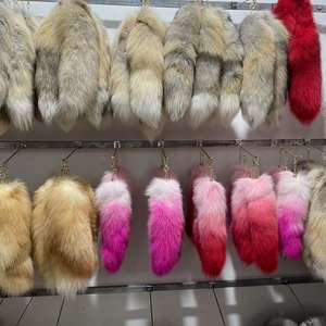 Venta al por mayor de accesorios de cola de zorro esponjoso de 40cm de alta calidad Real <span class=keywords><strong>Fox</strong></span> Pelt para prendas de mujer Auto tapicería fabricantes adultos - Product Image 4