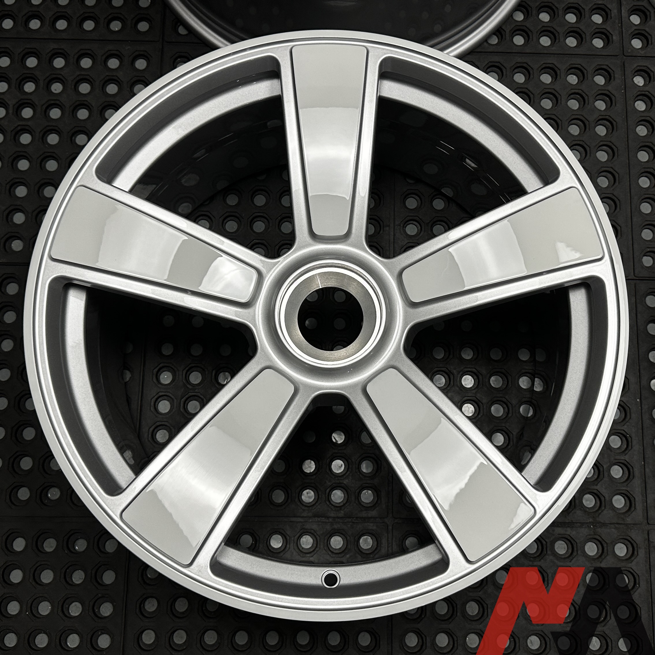 Diamante Plateado y Blanco Dash