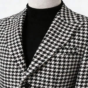 Blazer homme <span class=keywords><strong>noir</strong></span> <span class=keywords><strong>et</strong></span> <span class=keywords><strong>blanc</strong></span> à motif <span class=keywords><strong>pied</strong></span>-<span class=keywords><strong>de</strong></span>-<span class=keywords><strong>poule</strong></span> <span class=keywords><strong>en</strong></span> polyester, tissu polyester infroissable, motif rétro classique pour un style décontracté - Product Image 4
