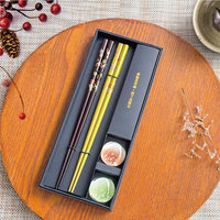 Ensemble de baguettes traditionnelles japonaises à motif de fleurs de cerisier avec repose-baguettes, pratiques pour les décorations de table de mariage
