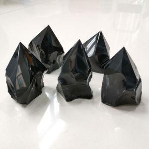 Pointes de quartz brut naturel, obsidienne noire, brillantes et polies, 8-13 cm - Product Image 2