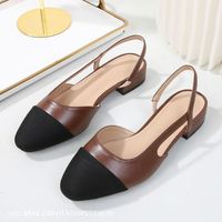 Sandales plates pour femmes, dessus en PU, deux tons, à bride arrière, talon bas, chaussures habillées élégantes et confortables pour l'été, le bureau ou les occasions décontractées