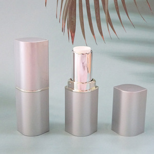 Tube à lèvres en ABS argenté de forme personnalisée unique, emballage en forme de bouche, tube à lèvres vide en ABS finition métallique - Product Image 1