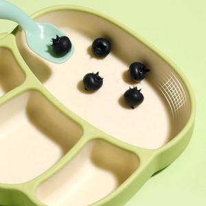 Assiette repas bébé en silicone à 4 compartiments avec ventouse et paille, qualité alimentaire, vente en gros - Product Image 3
