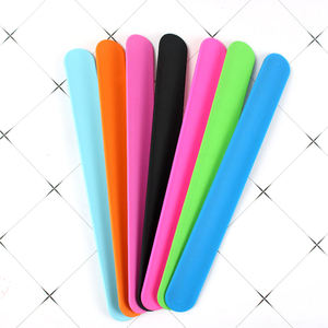 Bracelet à pression en silicone écologique, personnalisé avec logo, promotionnel, en gros, pas cher, imprimé sérigraphié, étanche et recyclé - Product Image 4