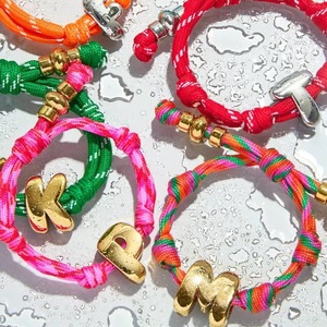 Bracciale con ciondoli regolabili estraibili e intrecciati colorati che si fanno braccialetti di stile - Product Image 1