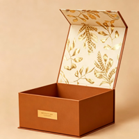 Boîtes d'expédition en carton kraft rigide portables en gros avec pelliculage mat, gaufrage et doublure en éponge pour emballage cadeau de thé de luxe