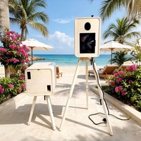 Ensemble de photomaton en bois blanc tendance avec support pour iPad, appareil photo reflex numérique et imprimante, contrôle par écran tactile, impression en libre-service et personnalisation des couleurs