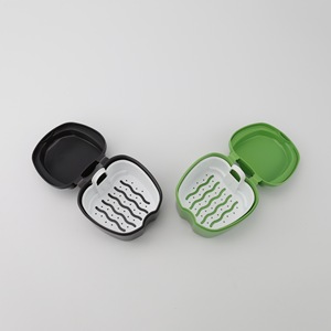Estuche portátil para dentaduras postizas LK-417, contenedor de plástico para cuidado bucal de adultos con tapa y diseño de drenaje - Product Image 1