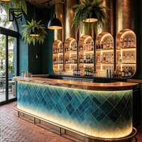 Comptoir de bar personnalisé MARFA avec armoire de rangement intégrée, mobilier de bar commercial incurvé pour projets de restaurants
