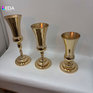 ขาตั้งดอกไม้โลหะสีทอง LEDA สไตล์คลาสสิก สำหรับตกแต่งโต๊ะงานแต่งงาน งานอีเว้นท์ งานวันเกิด - Product Image 4