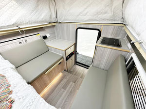 Kanopi Truk Pikap Mewah Model Pop-Top Dilengkapi Pemantauan 4 Saluran untuk Perjalanan Jalan Raya Pesisir - Product Image 4