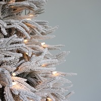 5ft 6ft 7ft Hochwertiger, dicker, beflockter, stark verschneiter, künstlicher Weihnachtsbaum für den Innenbereich mit LED-Beleuchtung