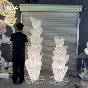 LEDA Grande Colonne Florale Lumineuse en Tissu pour Décoration de Mariage, Allée, Scène, Centre Commercial, Fête - Product Image 1