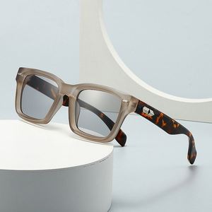 Gafas de Sol Retro Personalizadas con Logotipo, con Remaches, para Hombre y Mujer, Protección UV400, Diseño Cuadrado con Estampado de Leopardo - Product Image 2