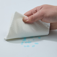 Serviettes en papier Airlaid super absorbantes en gros d'usine, serviettes d'invités jetables pliées 12x17 po, lingettes en pâte de bois en vrac