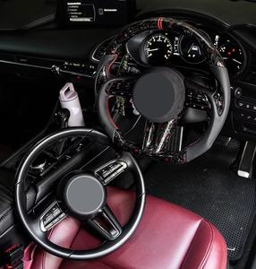 Volante de fibra de carbono forjado rojo para <span class=keywords><strong>Mazda</strong></span> <span class=keywords><strong>3</strong></span> 6, actualización personalizada para interiores de Deportes de la CX-30 de los años 2000 - Product Image 3