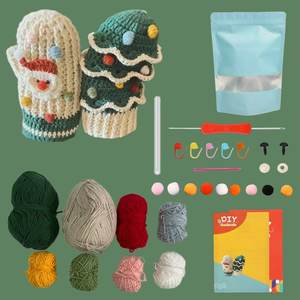 Le kit de <span class=keywords><strong>mitaines</strong></span> <span class=keywords><strong>au</strong></span> <span class=keywords><strong>crochet</strong></span> bricolage de Noël fait <span class=keywords><strong>des</strong></span> chauffe-mains sur le thème du père Noël et de l'arbre avec toutes les fournitures incluses - Product Image 1