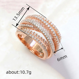 Anello da Donna con Design a Strati Incrociati - Product Image 4