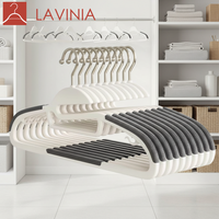 Cintres en plastique Lavinia, cintres multifonctions pour vêtements, vente en gros, boutique, cintres antidérapants pour vêtements