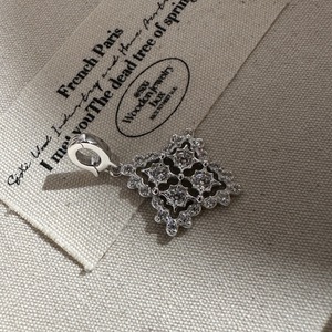 Pendentif en argent pur S925 de style antique vintage, creux et sculpté, design géométrique rétro français, niche rétro française - Product Image 4